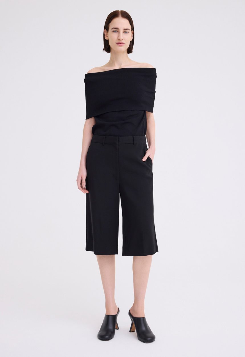 Jac + Jack Veer Tailored Bermuda Short - Black